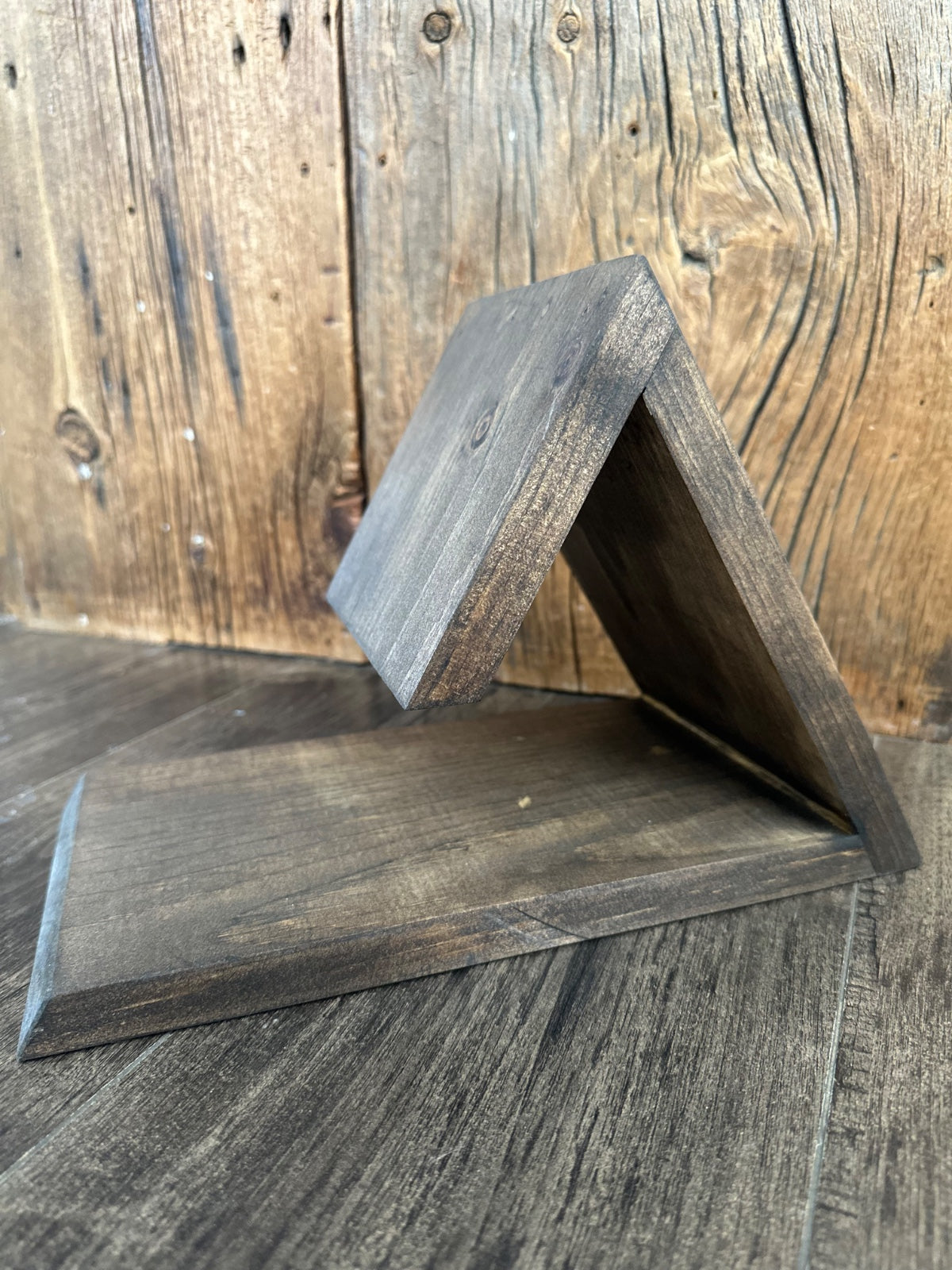 WOOD TRIANGLE BOOK HOLDER